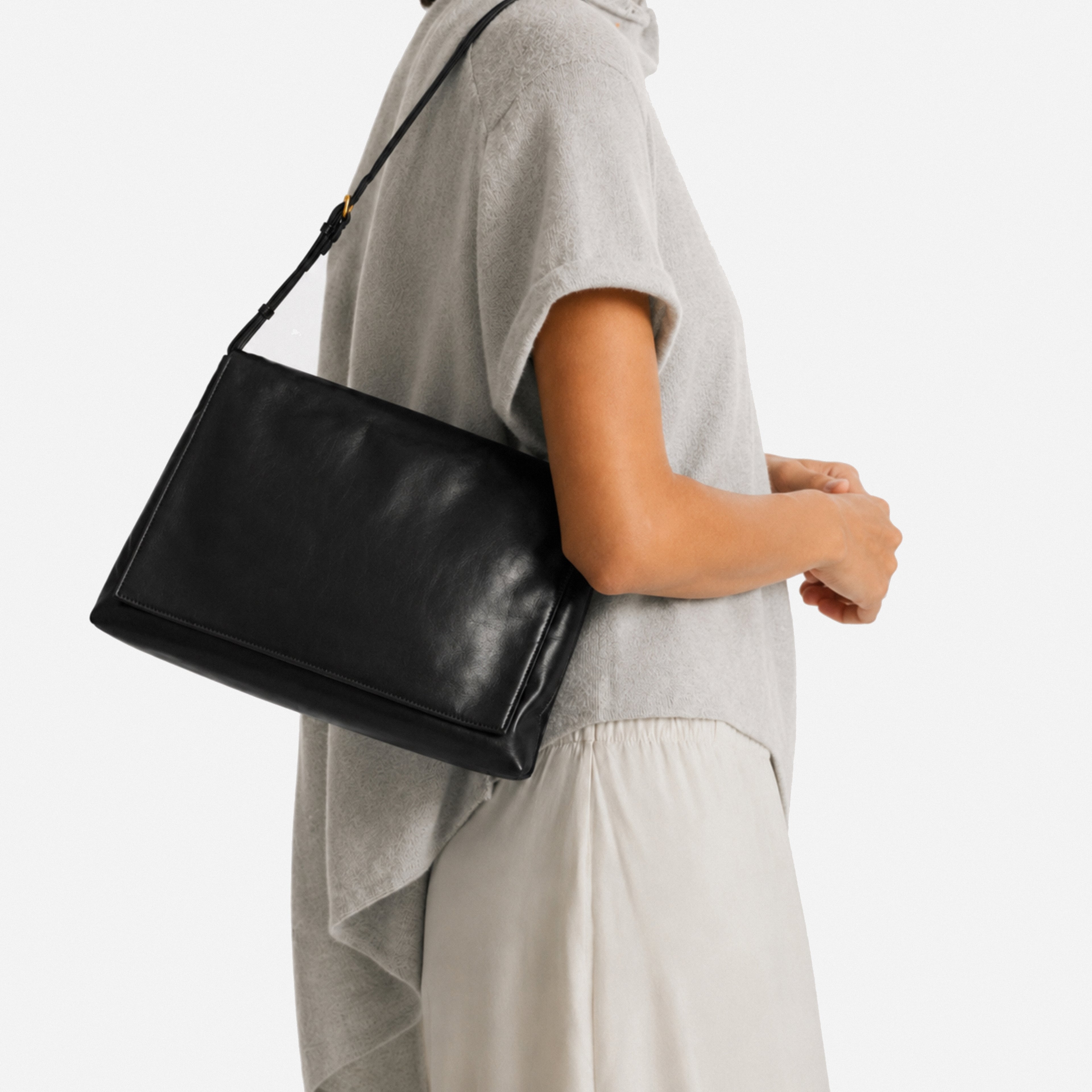 Logan Shoulder Bag Black